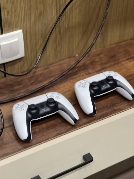 Playstation 5 825GB (2 original djostik) polniy komplekt