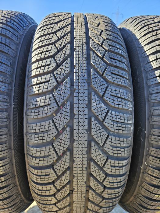 Vând 4 anvelope iarna 205/60/15 205/60r15 SEMPERIT