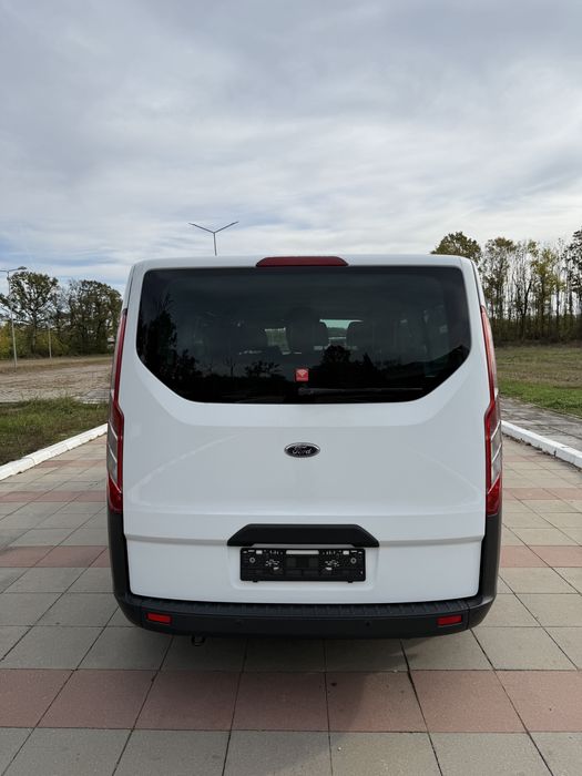 Ford Transit-Custom -9 locuri