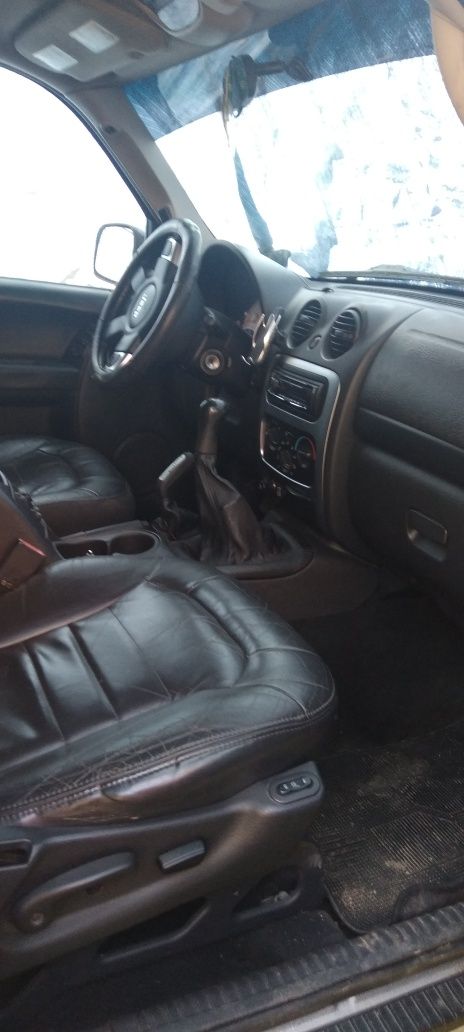 Vând jeep Cherokee