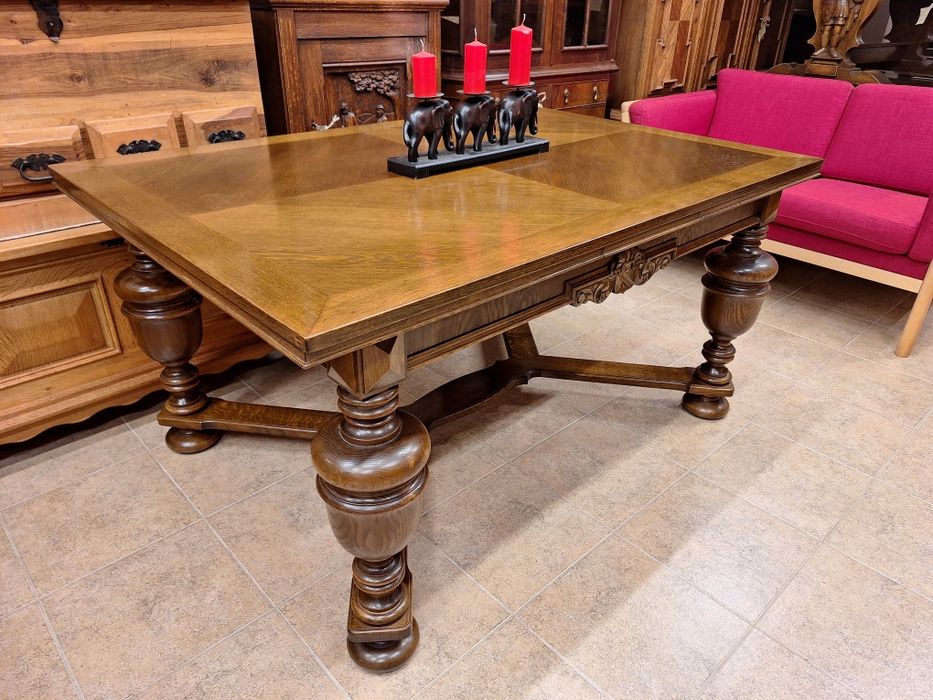 УНИКАТ! Маса за трапезария с богата дърворезба