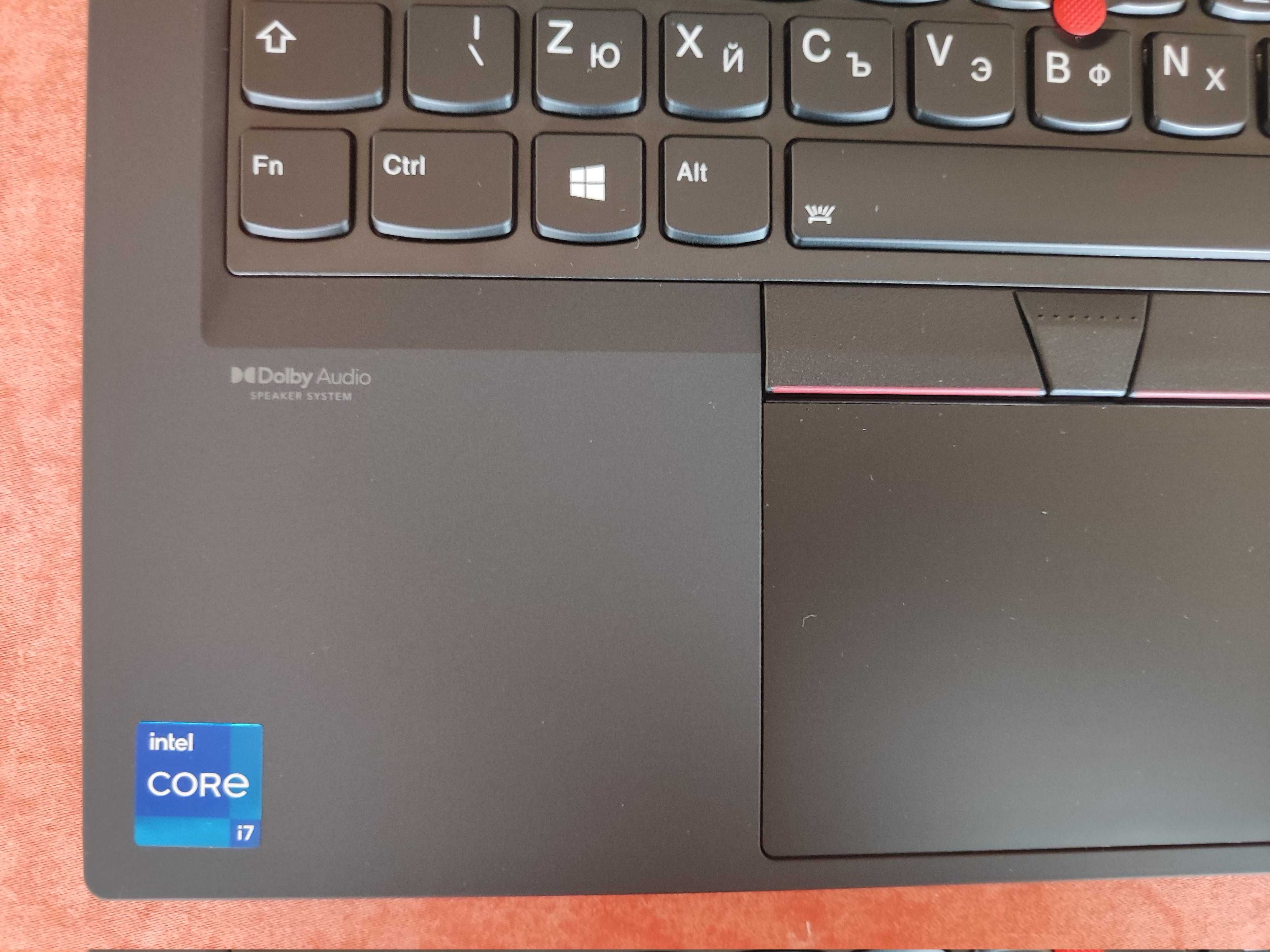 Продавам чисто нов лаптоп Lenovo ThinkPad T14 Gen 2