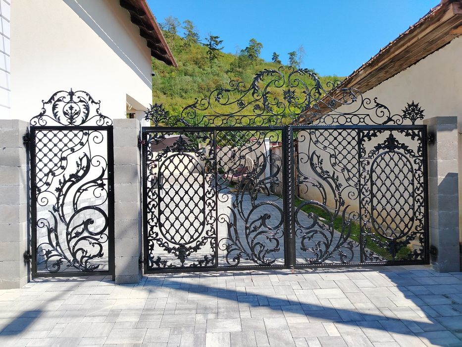 Porți și garduri din fier forjat