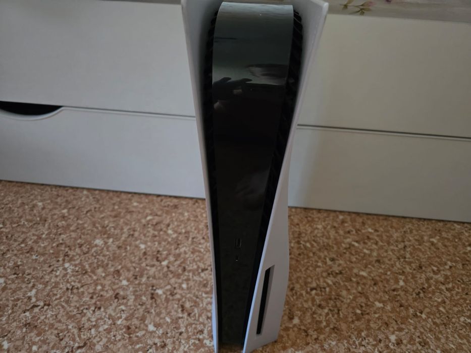 Продаю пс5 есть дисковод срочно