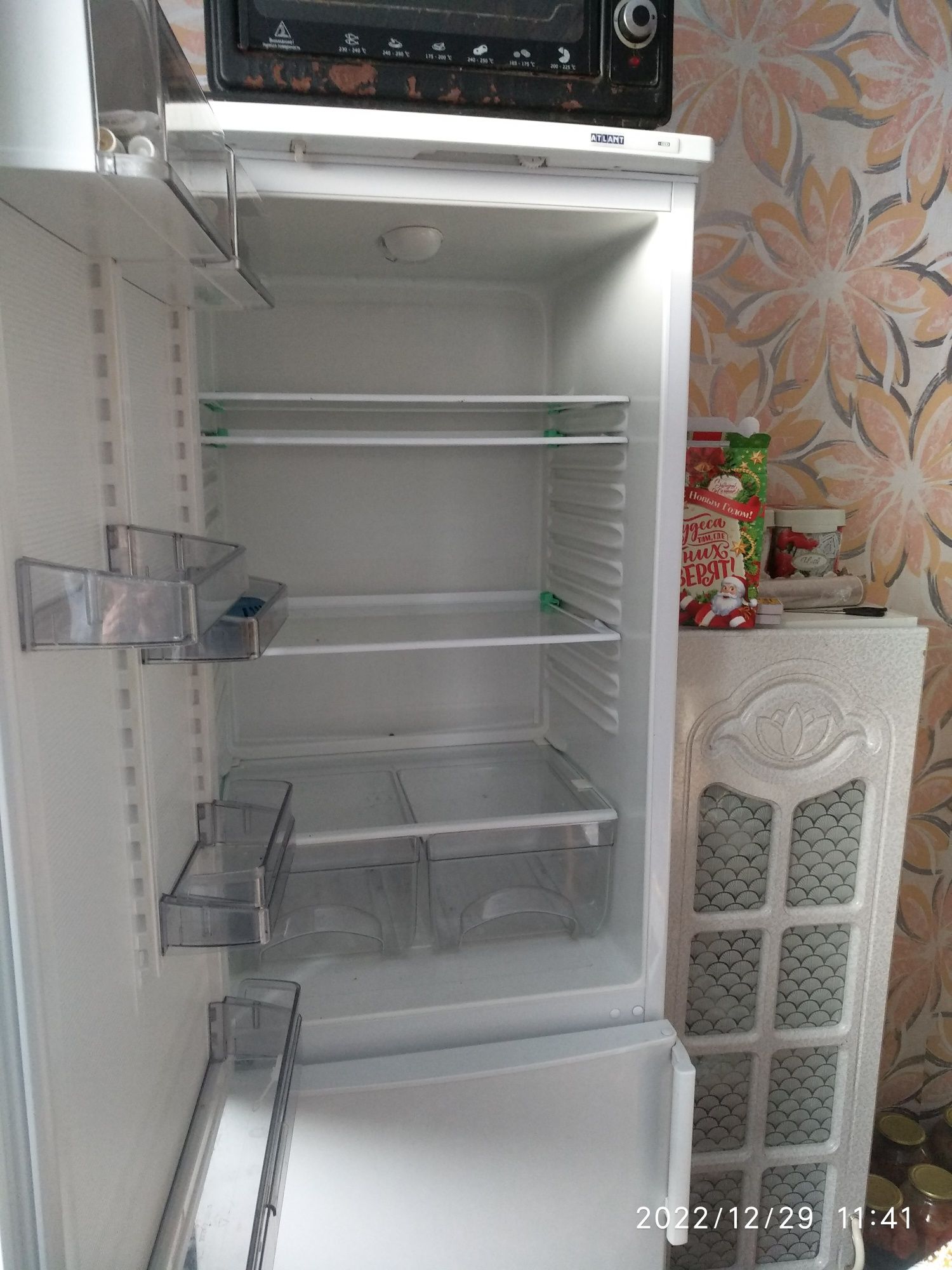 Холодильник продам почти новый