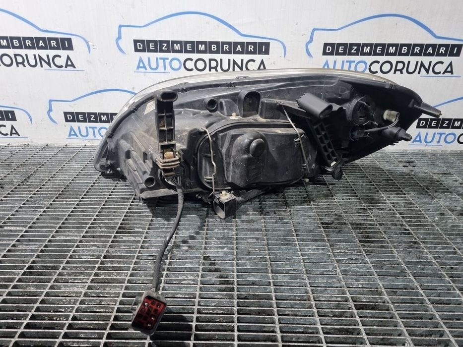 Far Dreapta Volvo XC60 2008 - 2013 SUV 4 Usi (1162) Fara xenon