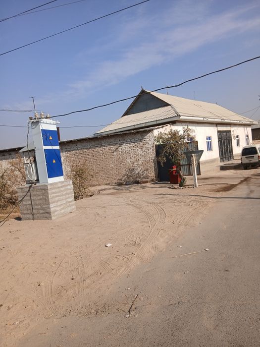 Uy sotiladi 100 000$