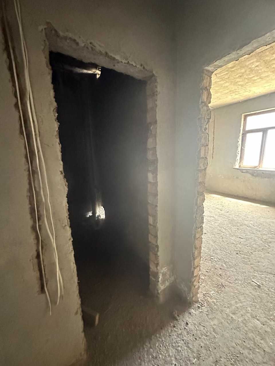 3х ком. квартира 118кв/м в состоянии коробки, сквозная планировка