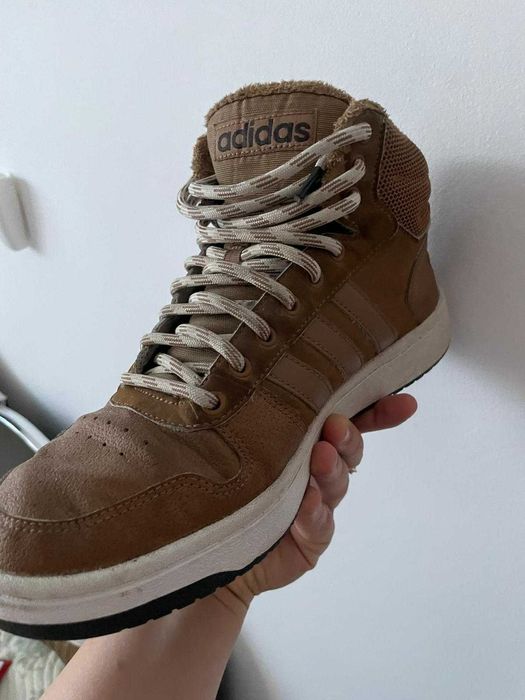 Vand Adidas Hoops 42,5