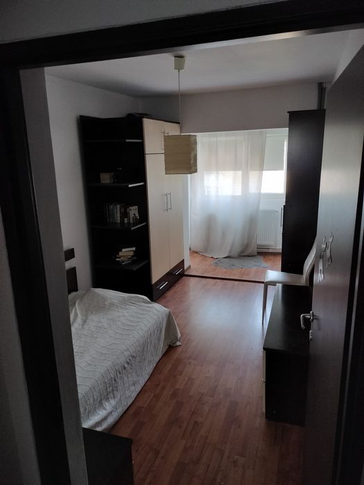 Închiriez apartament 3 camere Unirii Sud, decomandat