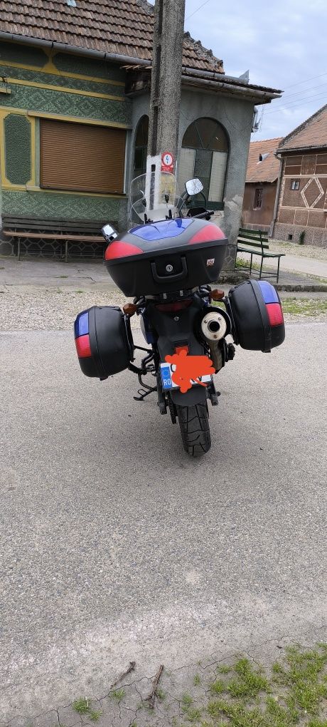 Vând motocicleta Suzuki V-Strom 650