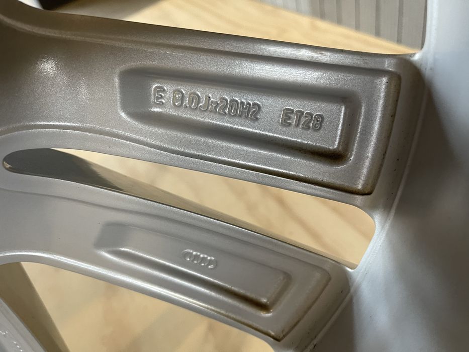 Jante Roti iarna 20 Audi Q7 Q8 E Tron VW Touareg anvelope 255 50 R20
