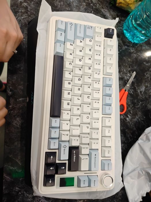 Механична клавиатура Aula s75 pro.