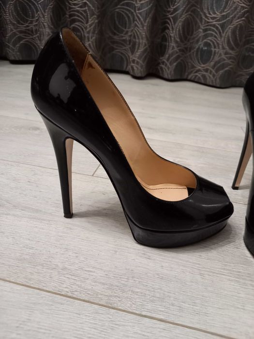 Musette-елегантни обувки на висок ток