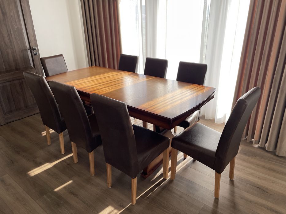 Masa   +    8 Scaune