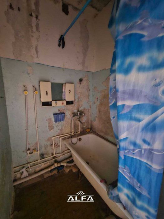 Buxoroda kvartira sotiladi 3 xonali 85m² 4-qavat.