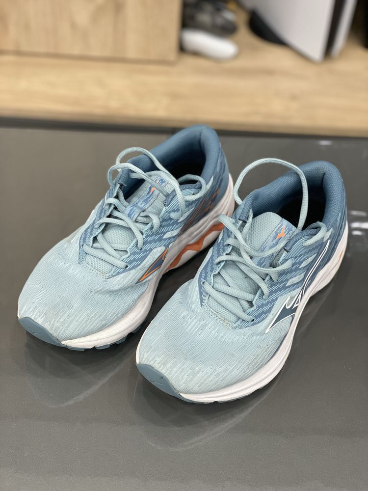 Маратонки MIZUNO