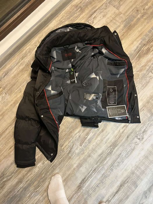 Яке на Gues оргинално