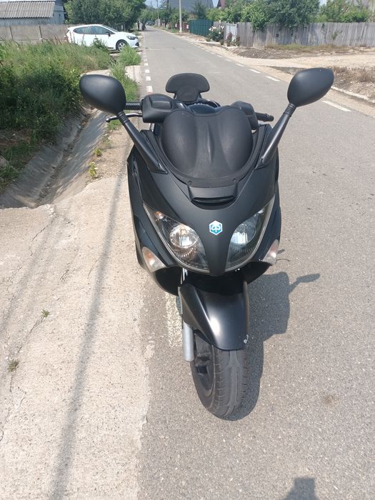 Scuter (maxiscuter)  piaggio 125 cc