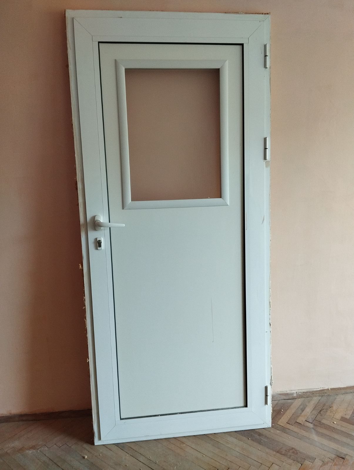 Алуминиева врата с каса