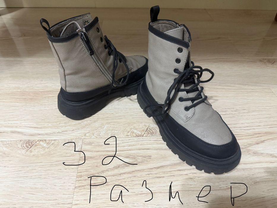 Продаются детские ботинки