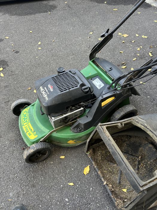 Masina de tuns gazonul