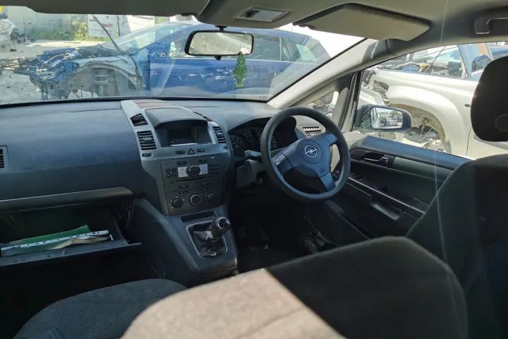 JUG MOTOR panou comanda clima display bord  maneta semanlizare stergatoare bloc lumini spira volan Opel Zafira B motor 1.6 benzina  Z16XEP  dezmembrez