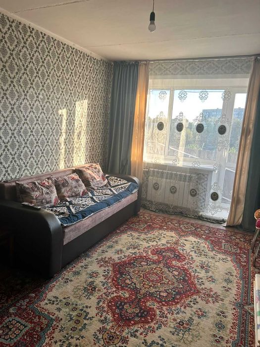 Продам 2комн на 13мкр средний этаж