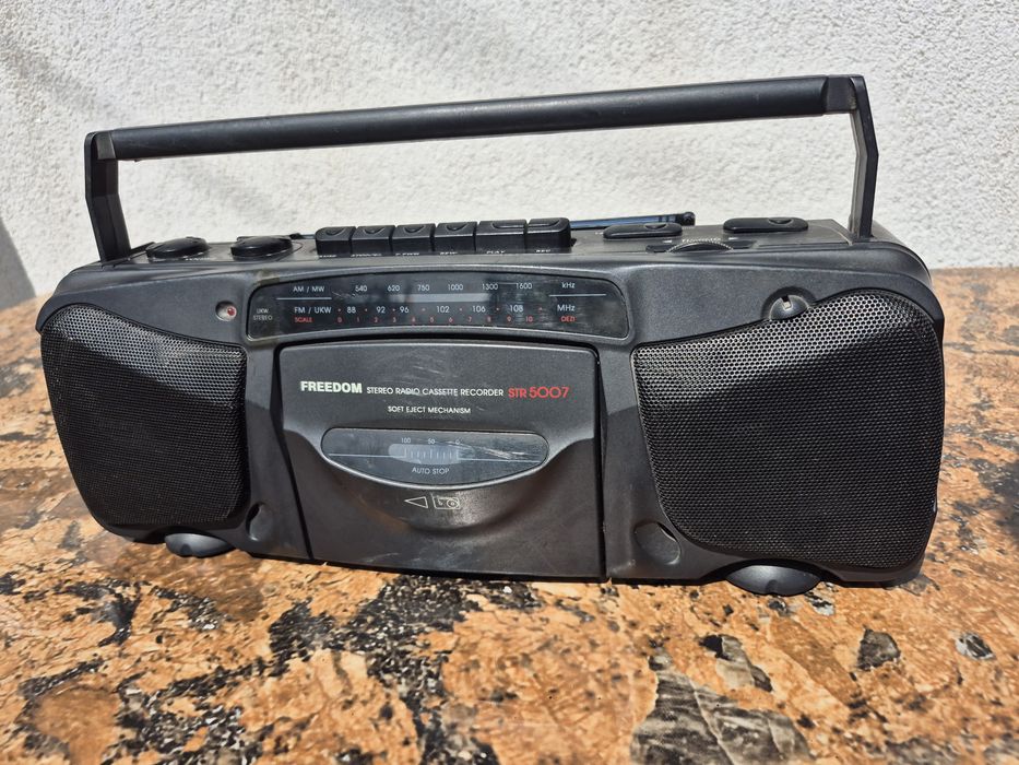 Radio Casetofon marca Fredom model STR 5007 made in Europe 

- nu a fo