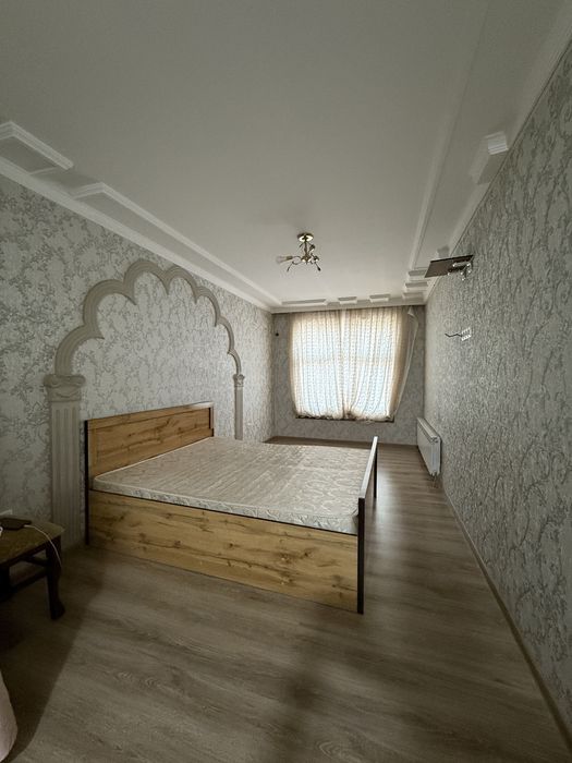 Продаётся 12-комнатный дом на участке 11 соток. Сергели ул. Навруз