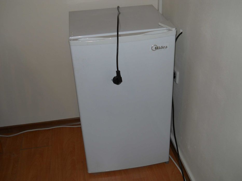 Продавам Хладилник МИДЕЯ 92 L