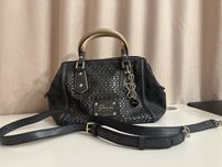 Чанта на Guess