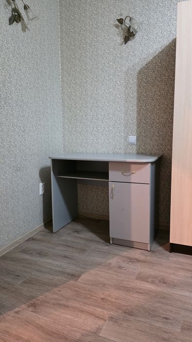 Стол рабочий в хорошем состоянии