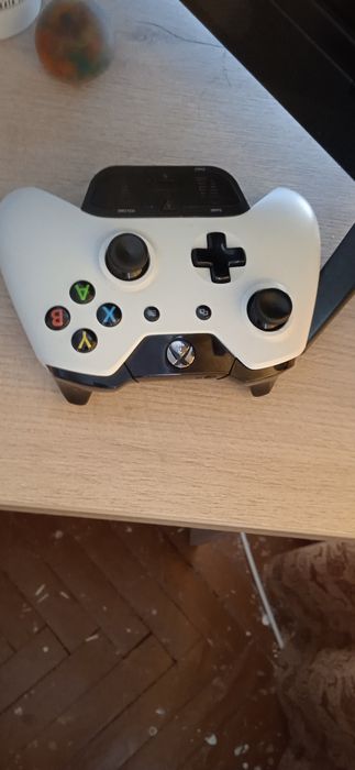 Продавам Xbox one 500gb