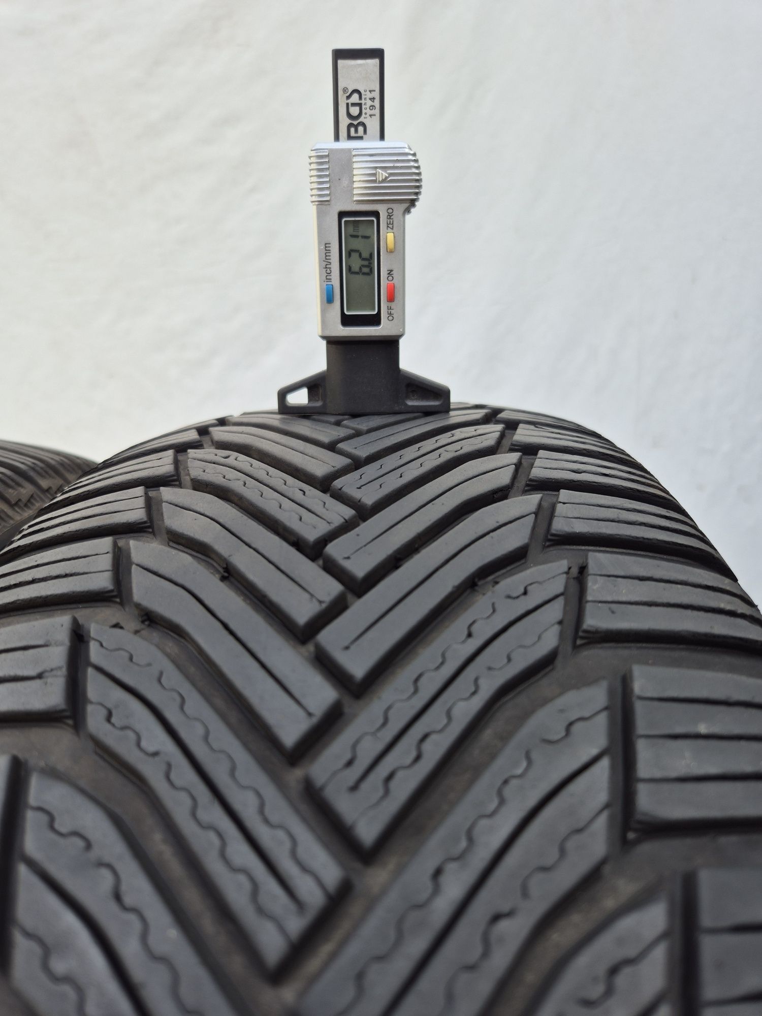 2бр 215 60 16 Michelin зимни 21г