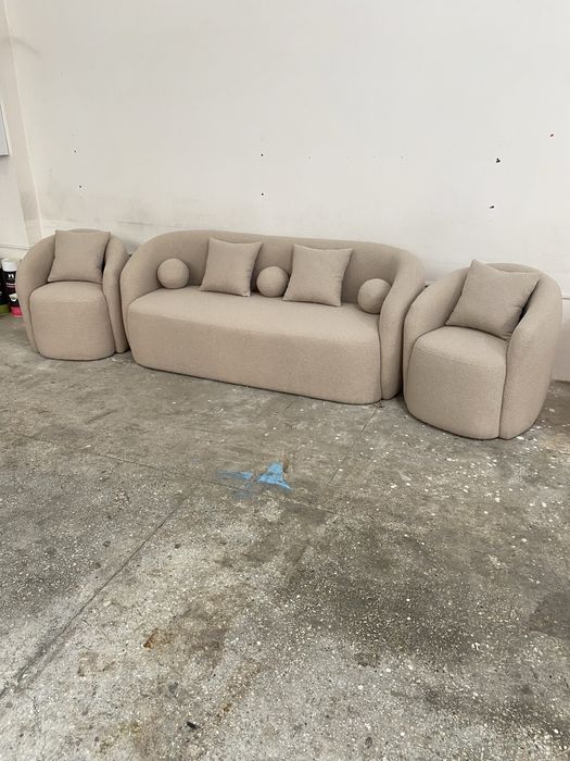 Диван с двумя креслами