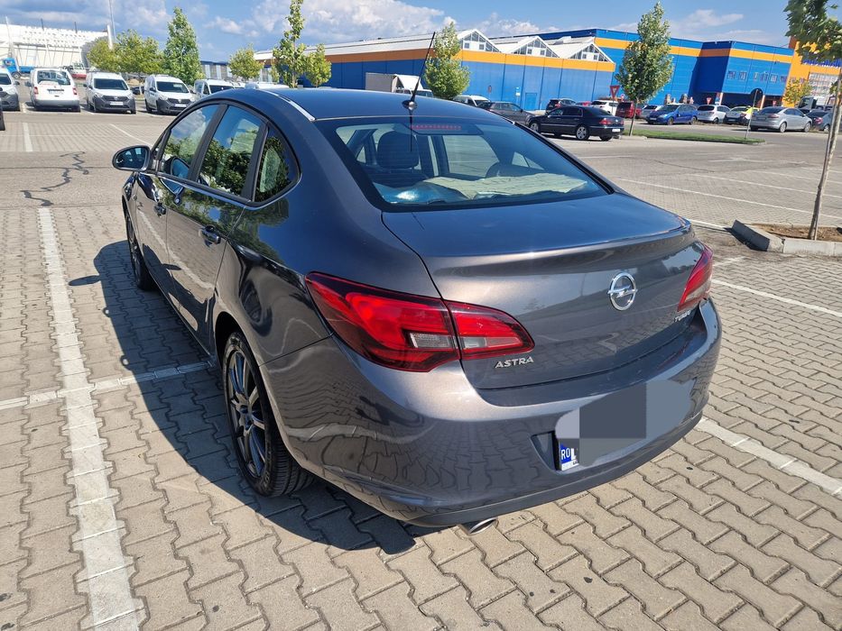 Vând Opel Astra Sedan