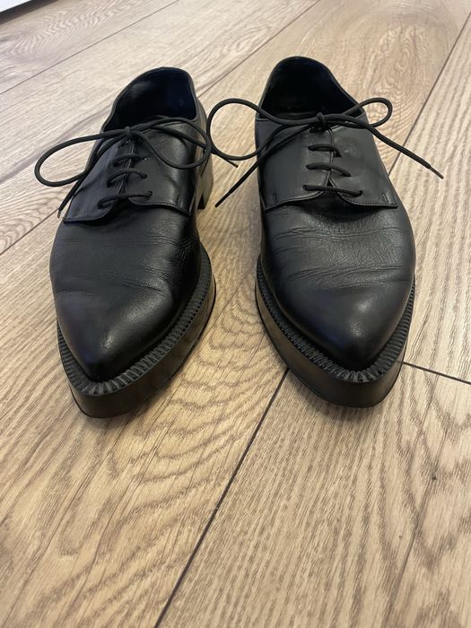 Черни обувки с остър връх от естествена кожа