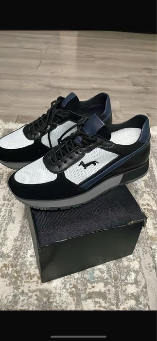 Кожаные кроссовки 44р