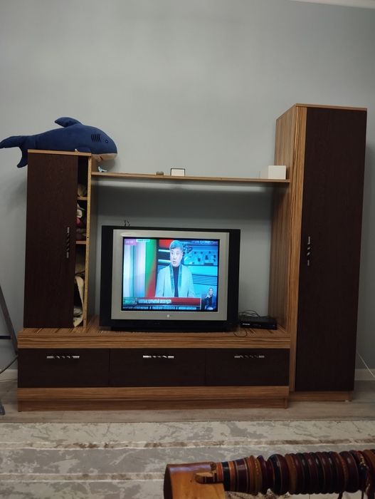 Продам тумбу под телевизор