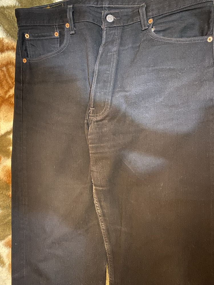 Blugi Levis 501 Negri ca noi