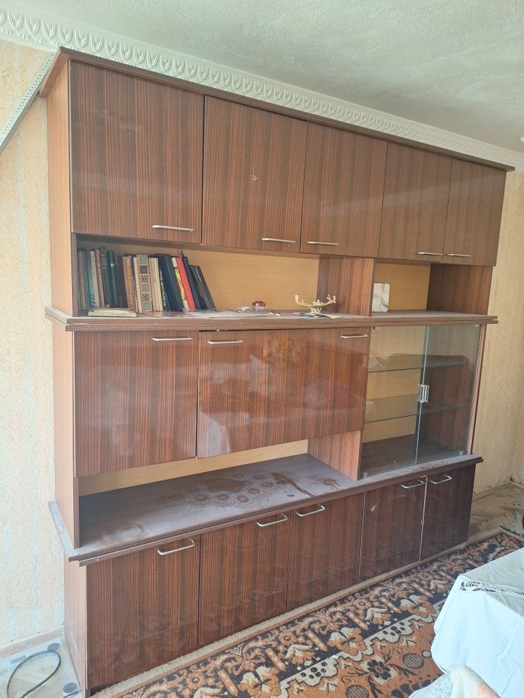 Подарявам  мебели