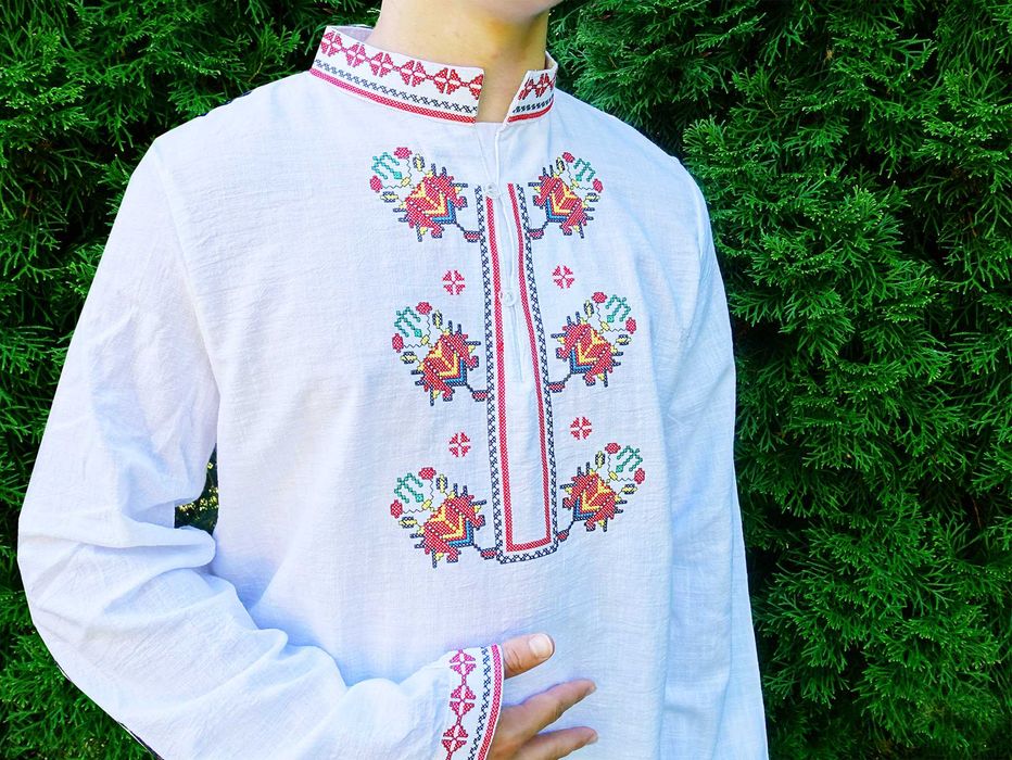 Мъжки ризи с бродирана шевица от производител