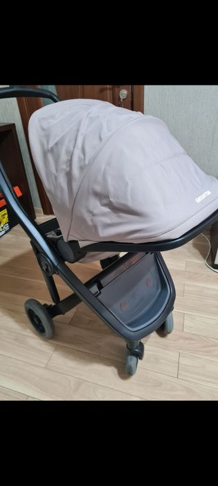 Vand carut GreenTom 2 in 1+ scoica corsa, scaun cu măsuță, leagăn elec