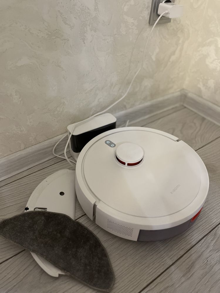 Продаю умного помощника — робот-пылесос Xiaomi Robot Vacuum S20