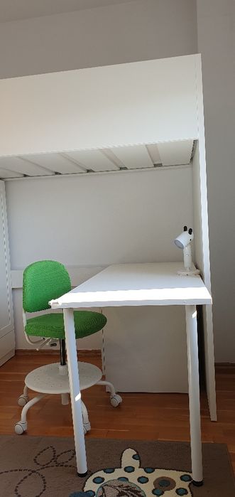 Vând pat supraetajat IKEA Smastad - ca NOU!