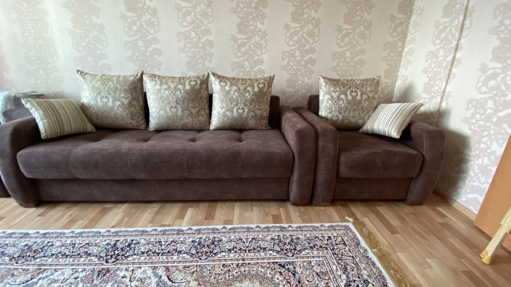 Продам диван - кресло в подарок!