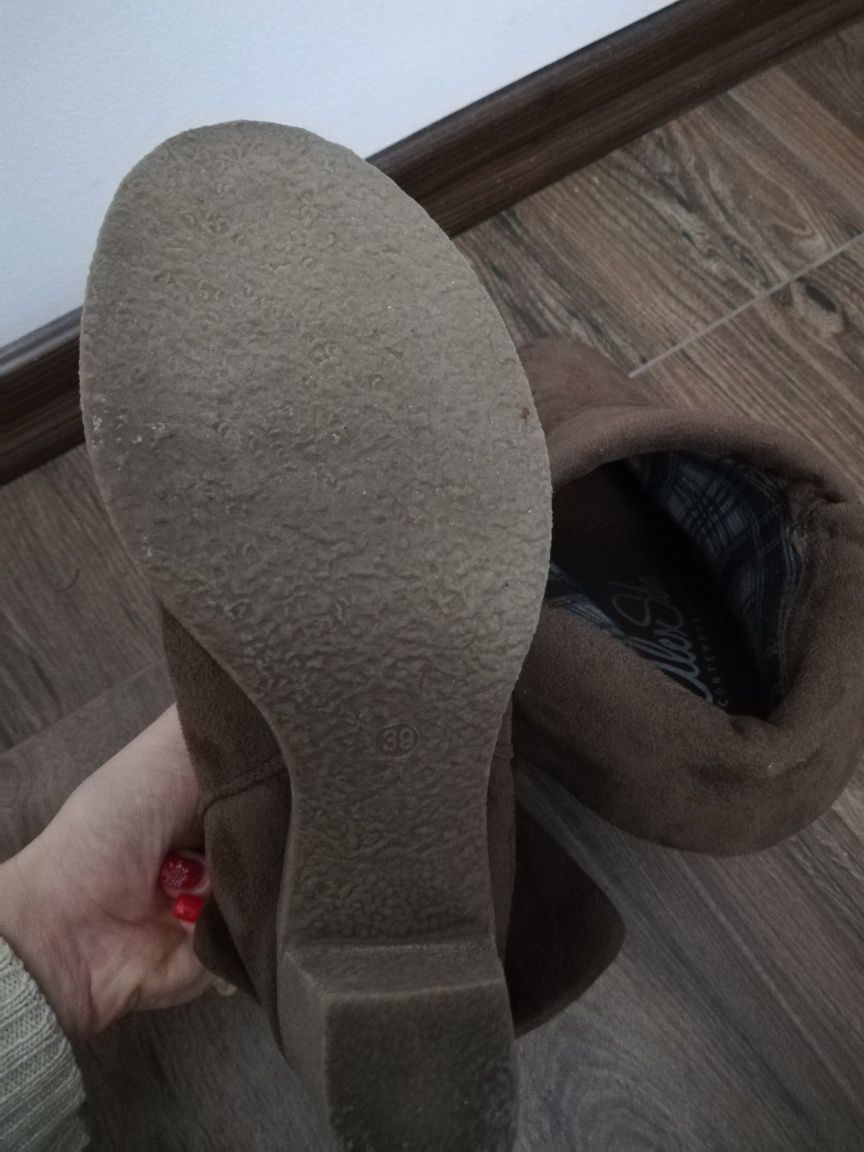 Botine din piele întoarsă