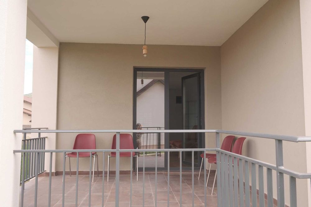 Inchiriez apartament cochet si nou, într-o zonă liniștită