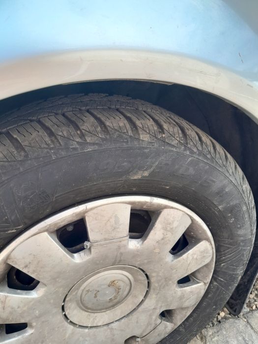 Vând mașină pentru dezmembrări